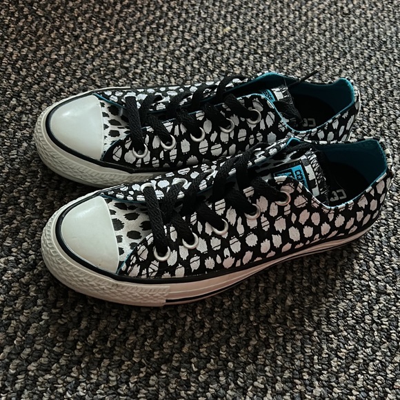 NWOT Converse Allstars Black and White Sneaker - Picture 2 of 5
